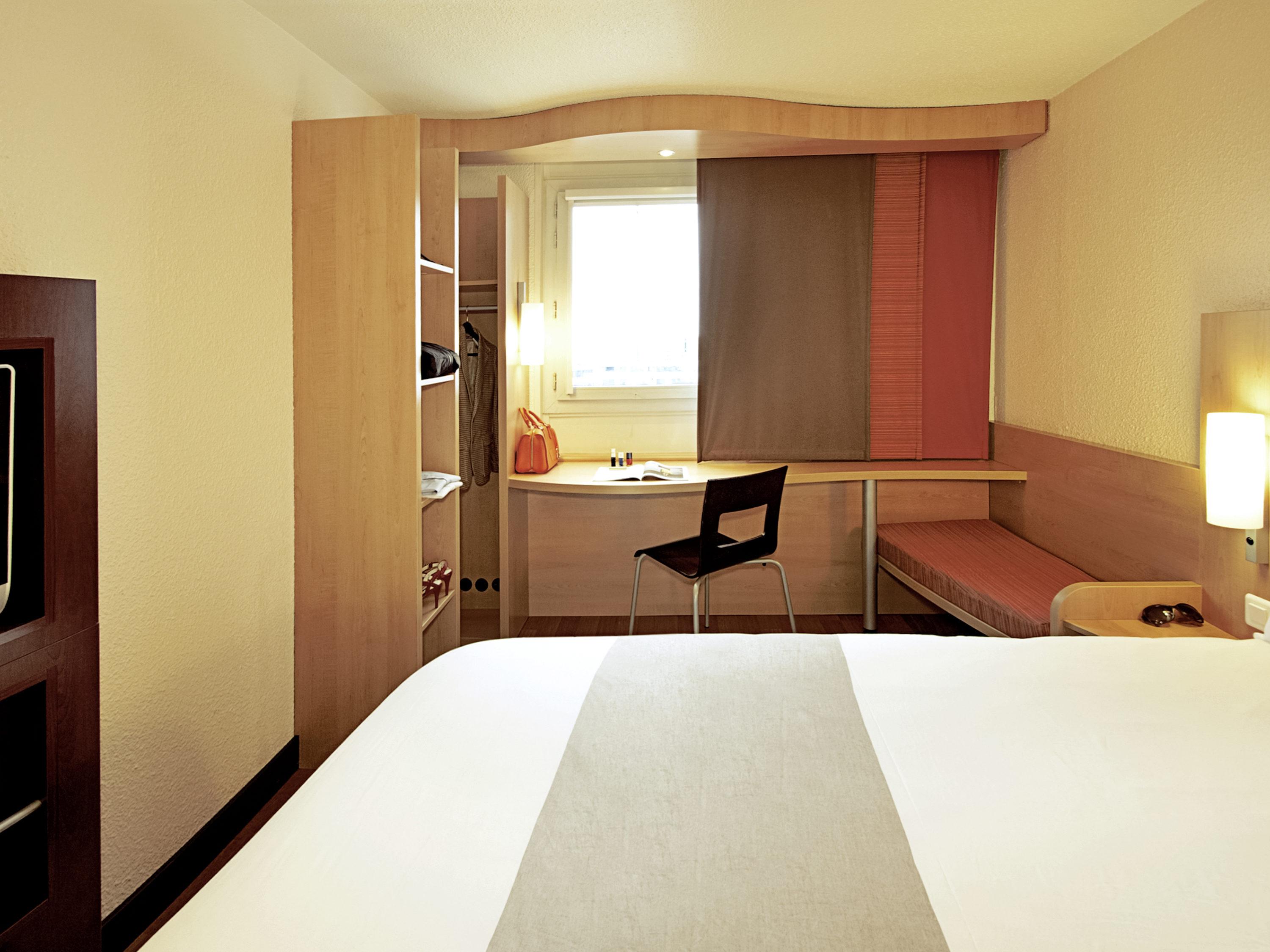 Ibis Nemours Hotel Exterior photo