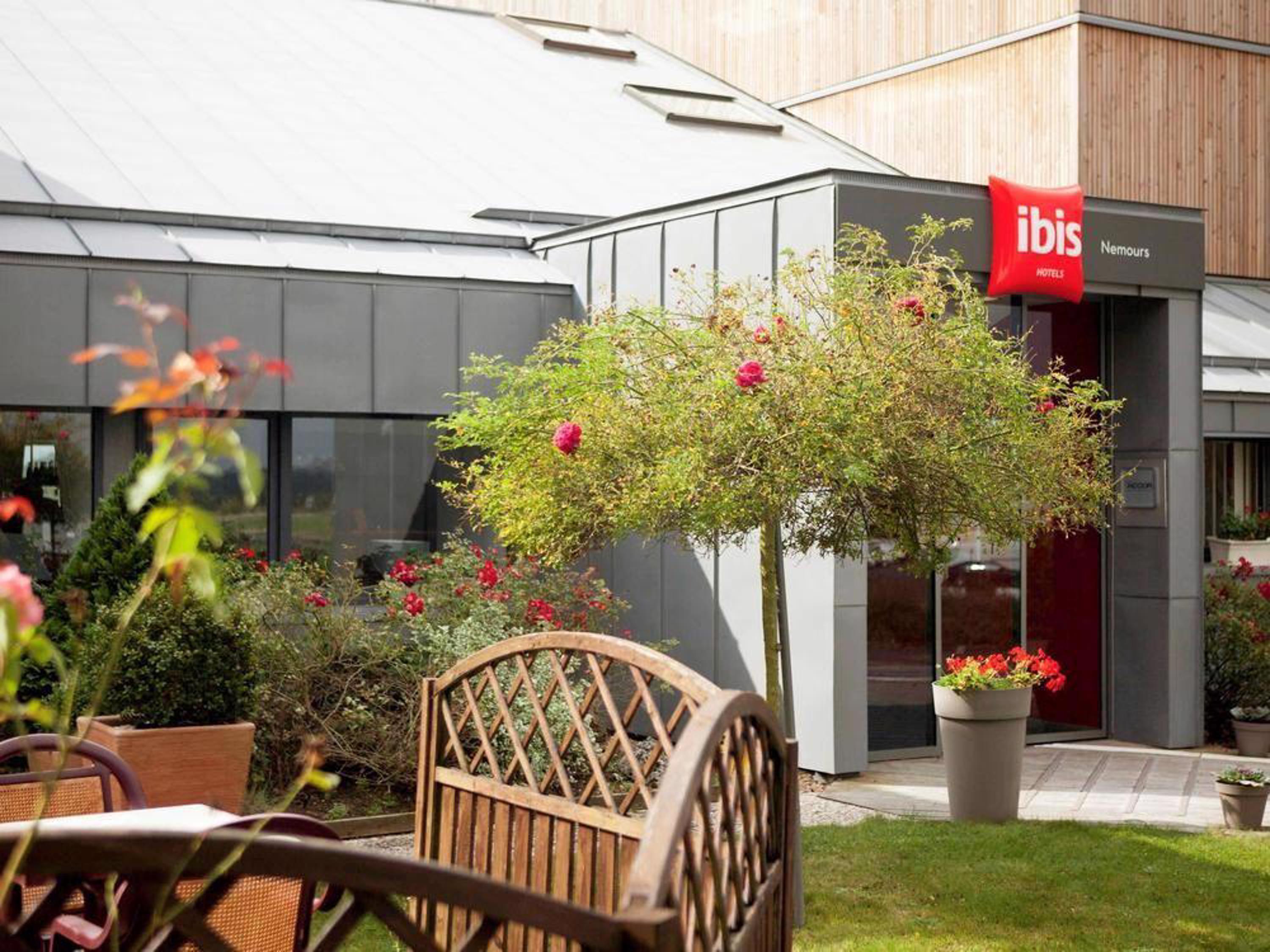 Ibis Nemours Hotel Exterior photo
