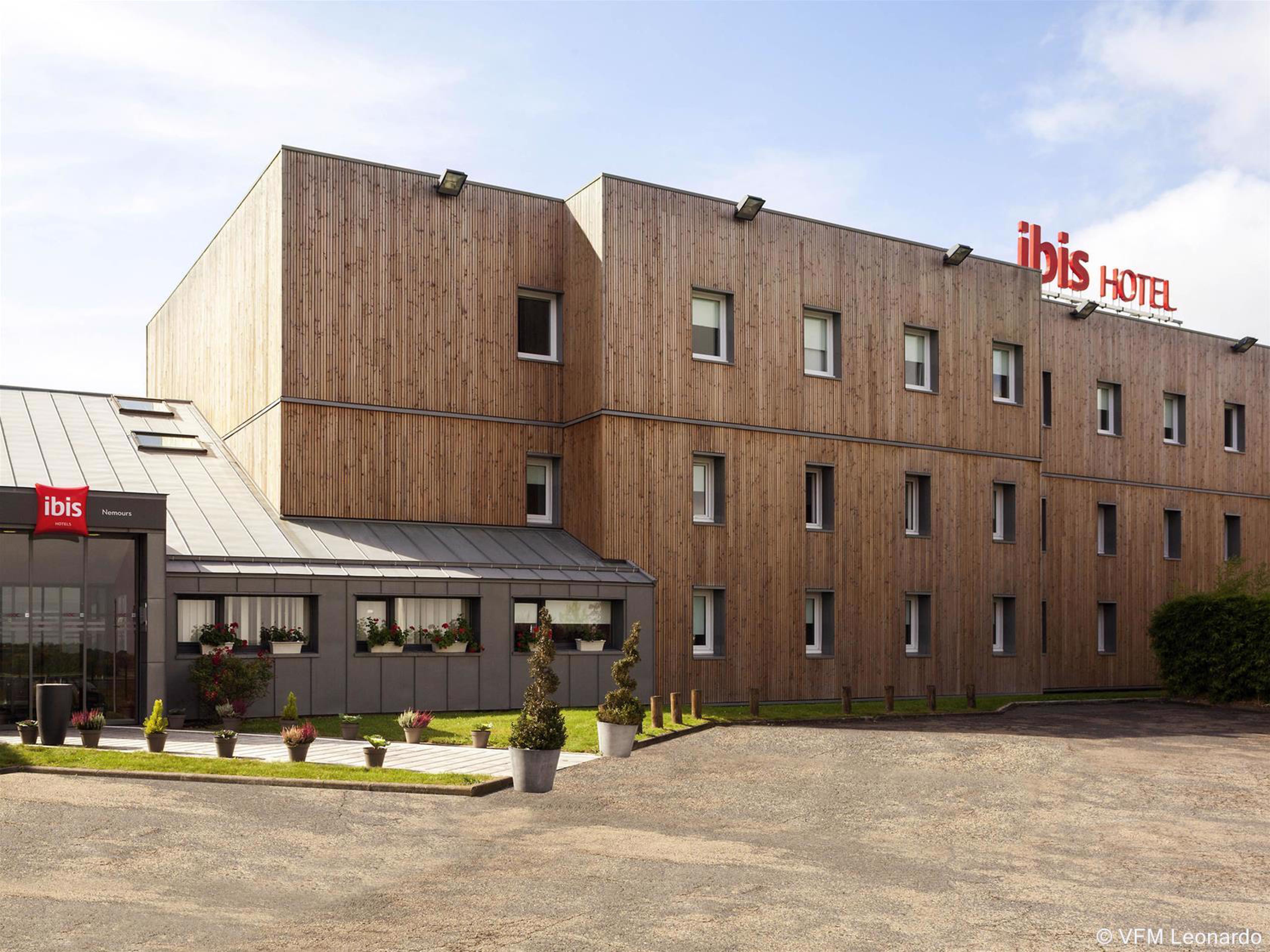 Ibis Nemours Hotel Exterior photo