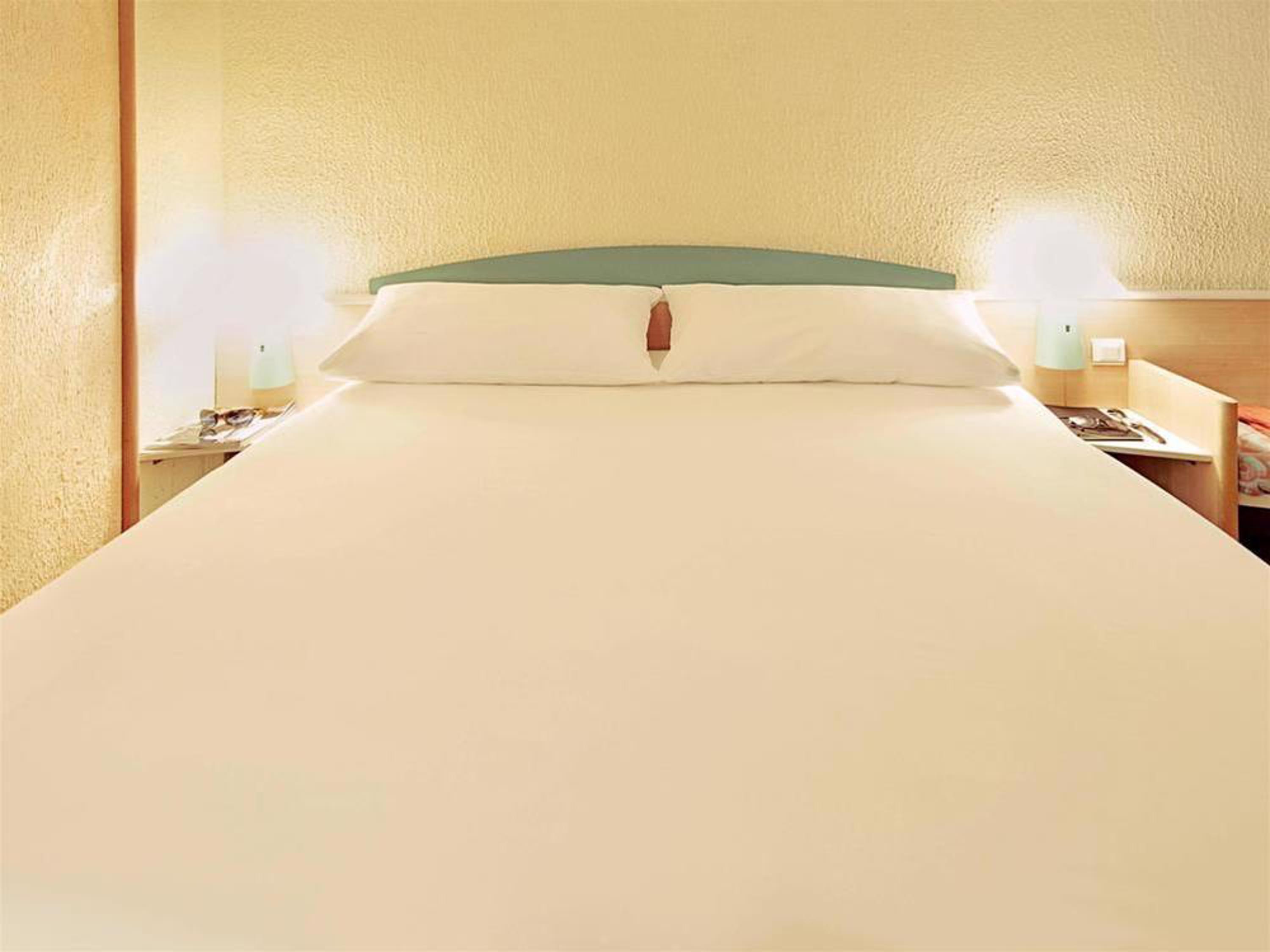 Ibis Nemours Hotel Exterior photo