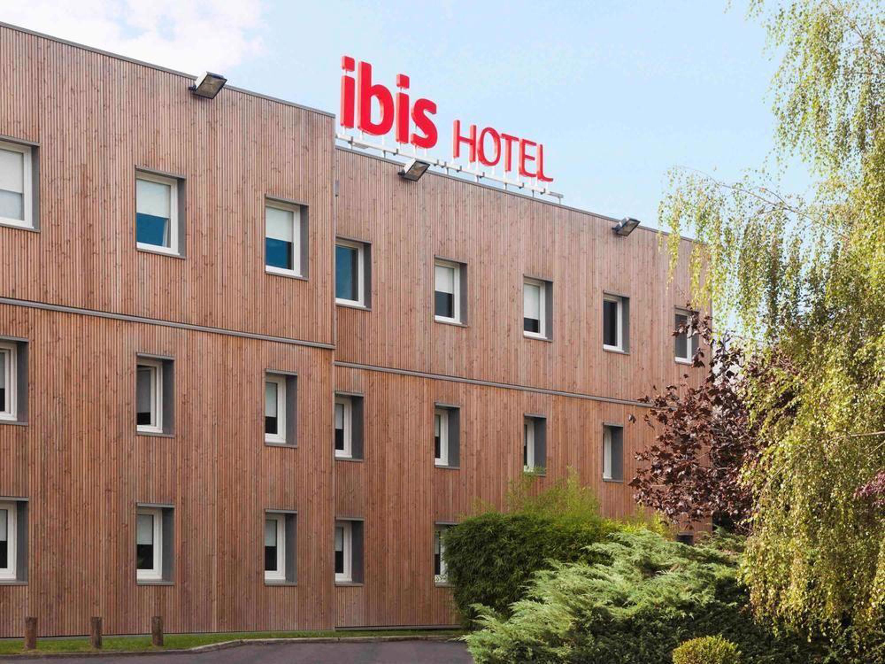 Ibis Nemours Hotel Exterior photo
